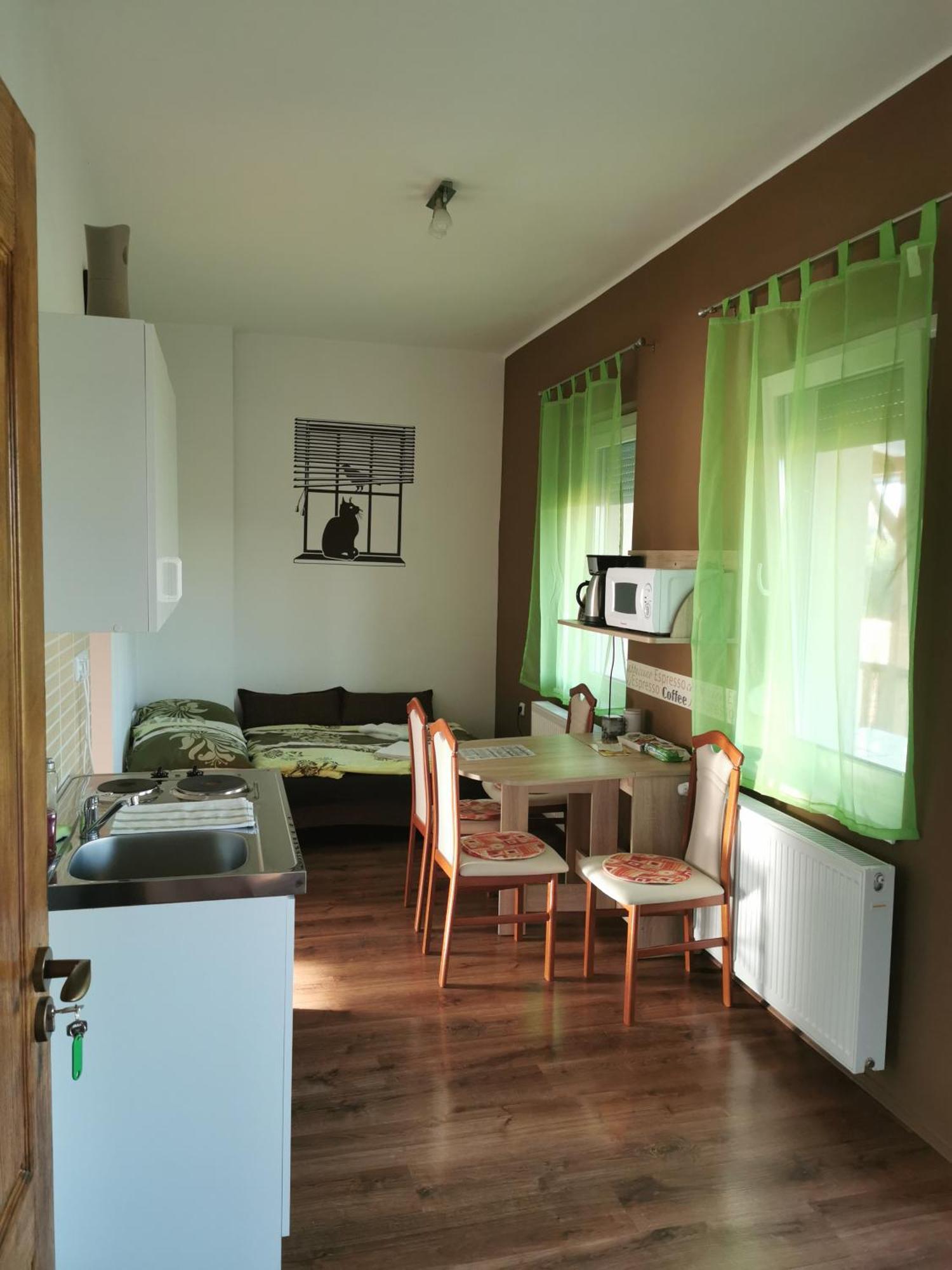 Kókusz Apartmanok Eger Quarto foto